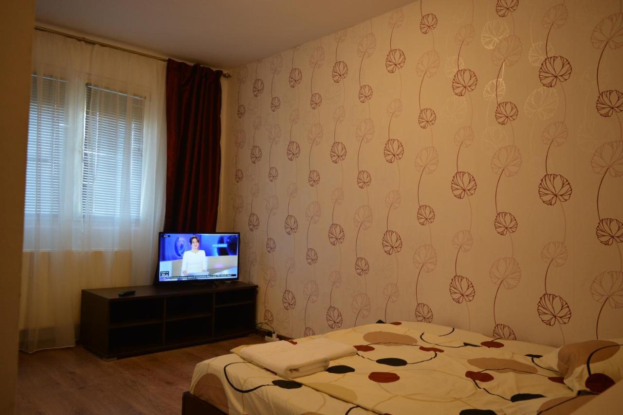Iulia Studio 9 Bukarest Kültér fotó