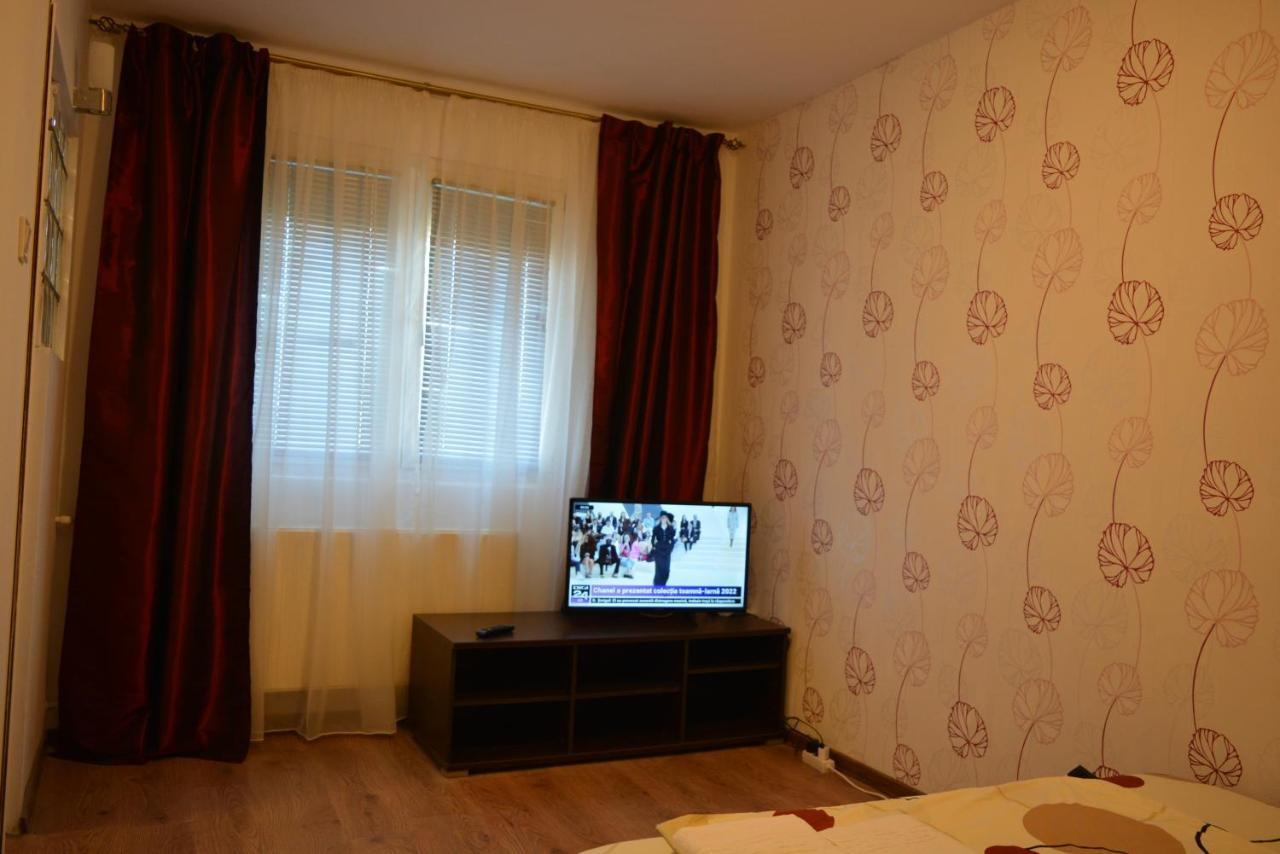 Iulia Studio 9 Bukarest Kültér fotó